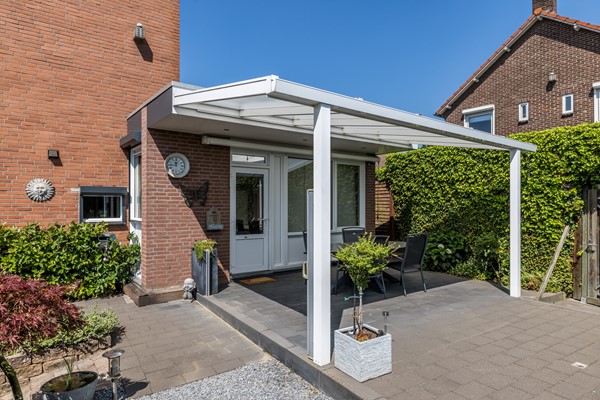 Foto - Te koop: Ruime gemoderniseerde instapklare hoekwoning met veel woonoppervlakte en tuin in de wijk Pronsebroek te Heerlen